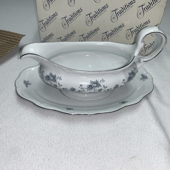 Johann Haviland Traditions Blue Garland Gravy Boat and Liner Tray New In Box - Picture 11 of 11